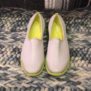 Very comfy walking shoes